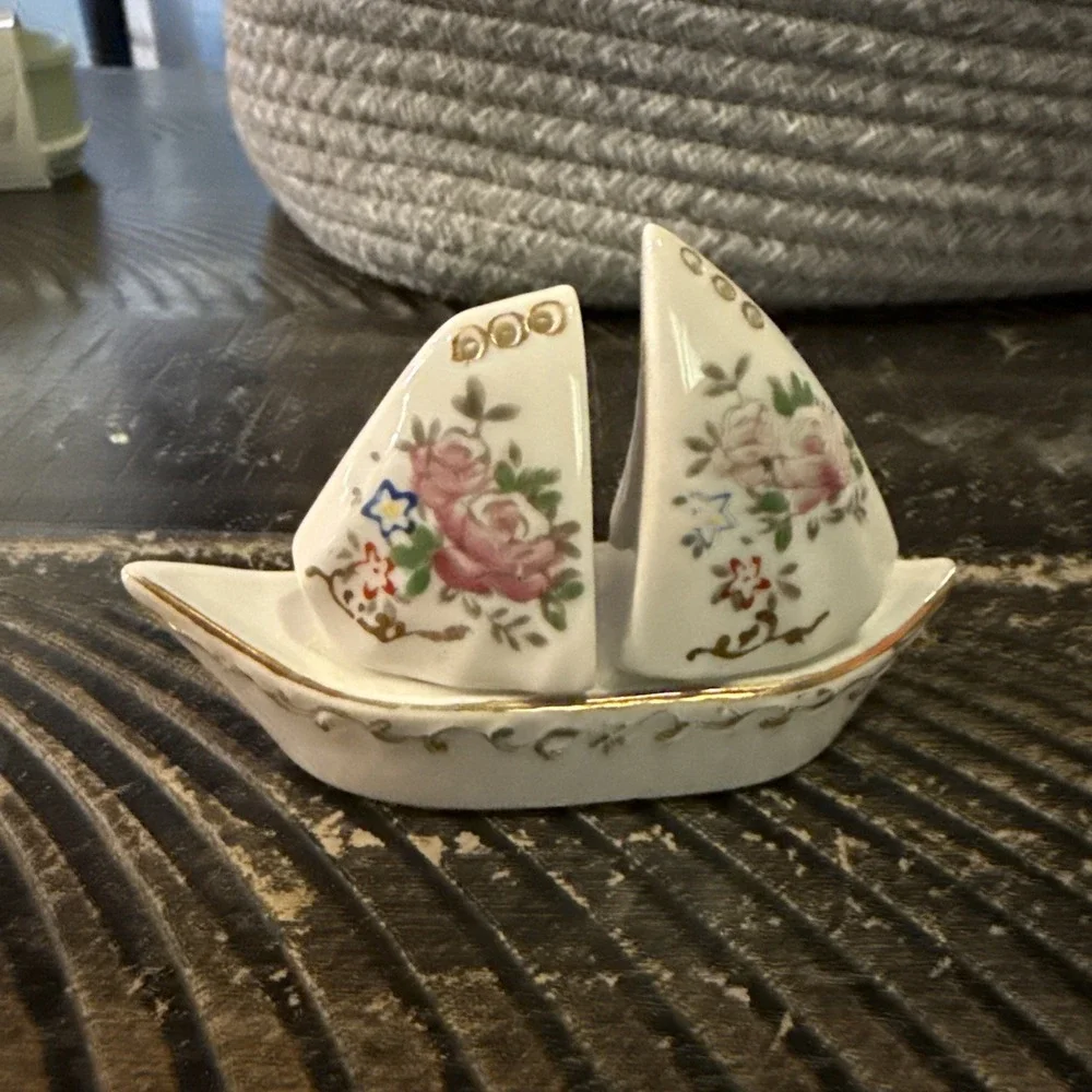 Vintage Sail Boat Porcelain Salt & Pepper Shaker Occupied Japan 2.76